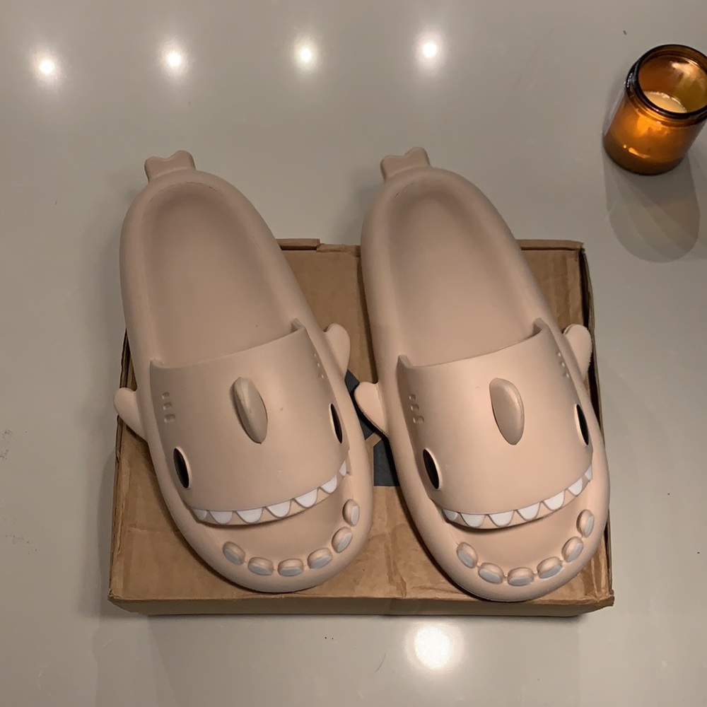 Tan Shark Slides In Size (8.5- 9)!!! - image 2